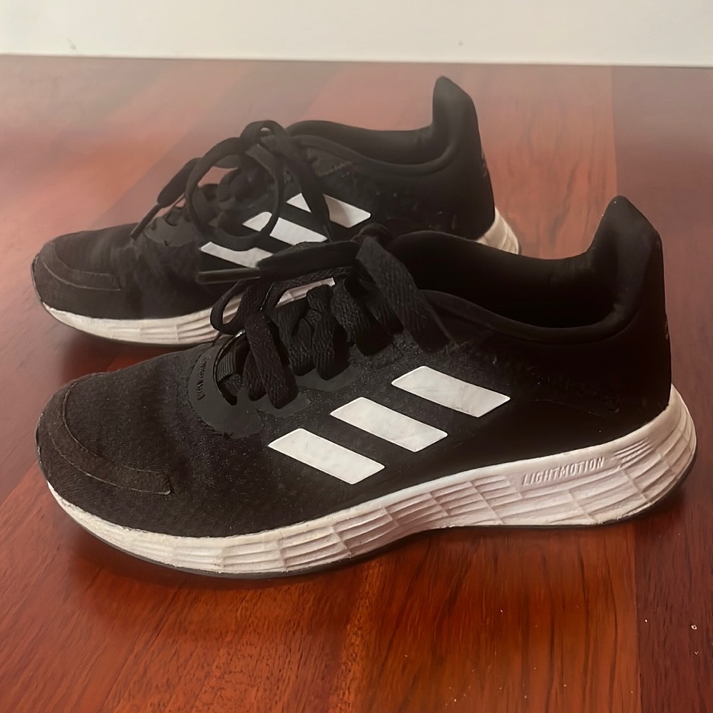 Boys Adidas Lace Up Shoes Size 2 (US)